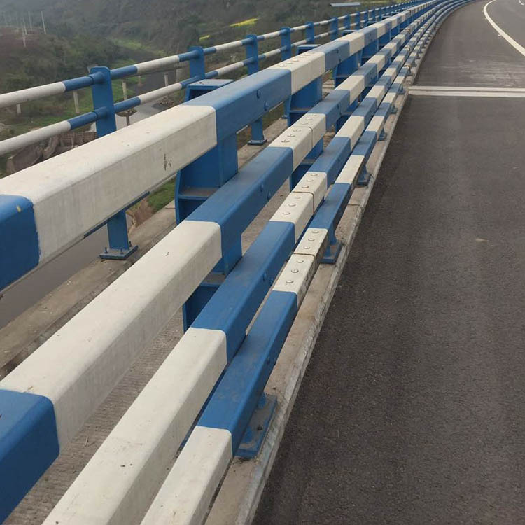 桥梁防撞栏杆的安装过程